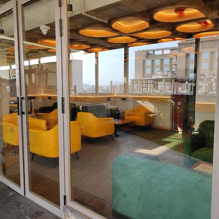 Hotel Sifat International Szúrat Kültér fotó