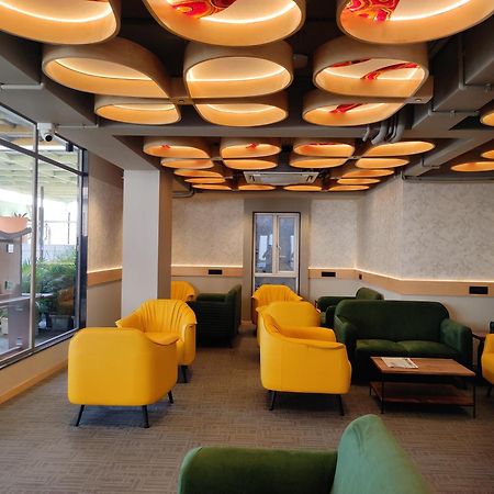 Hotel Sifat International Szúrat Kültér fotó