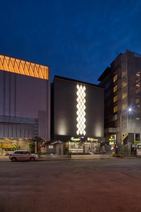 Hotel Sifat International Szúrat Kültér fotó