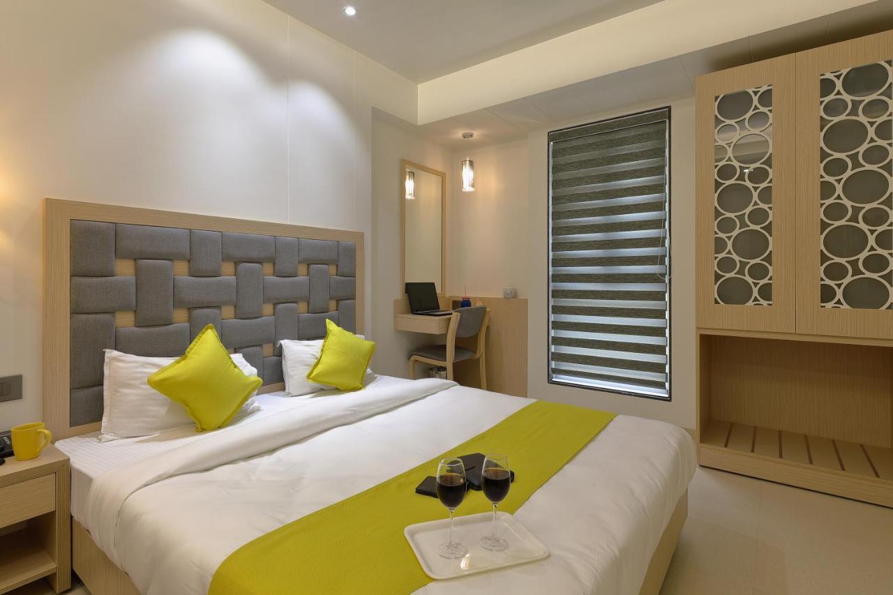 Hotel Sifat International Szúrat Kültér fotó