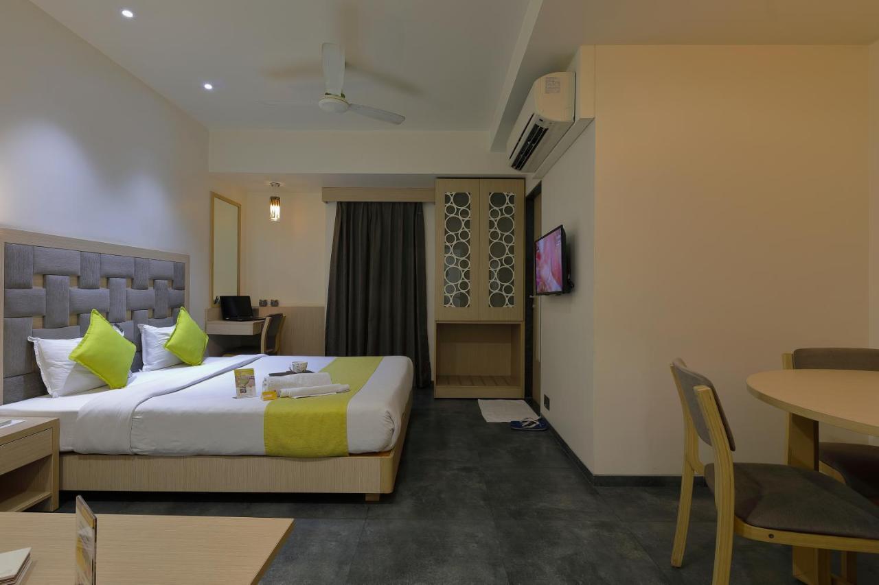Hotel Sifat International Szúrat Kültér fotó