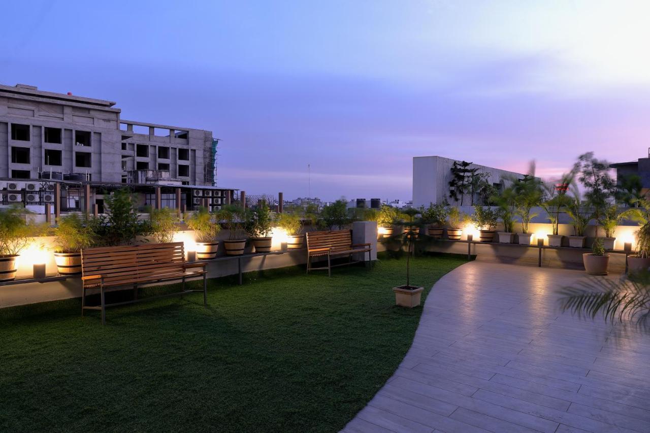 Hotel Sifat International Szúrat Kültér fotó