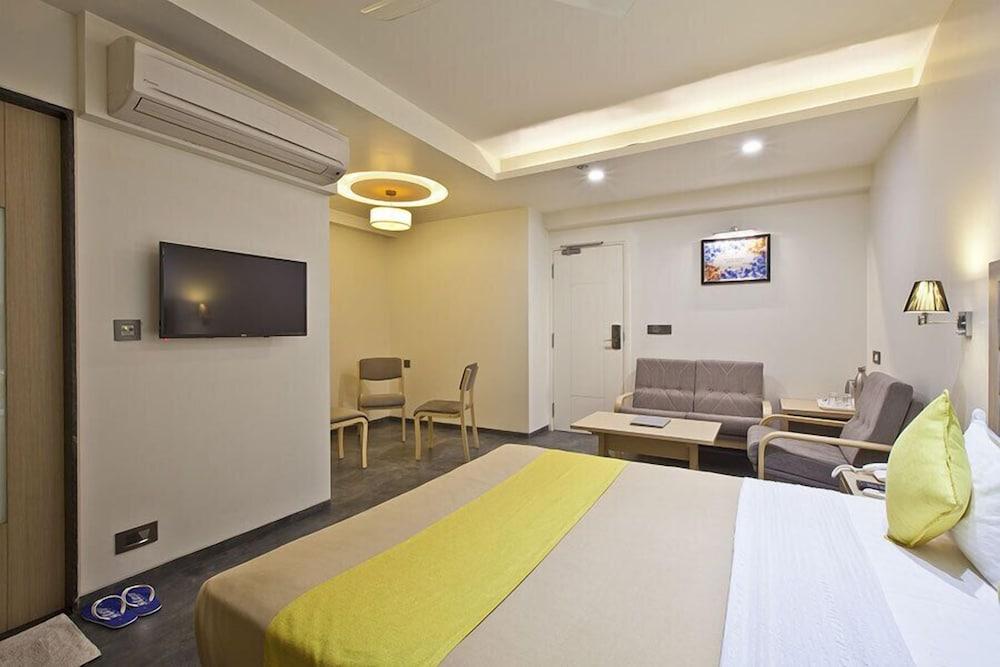Hotel Sifat International Szúrat Kültér fotó