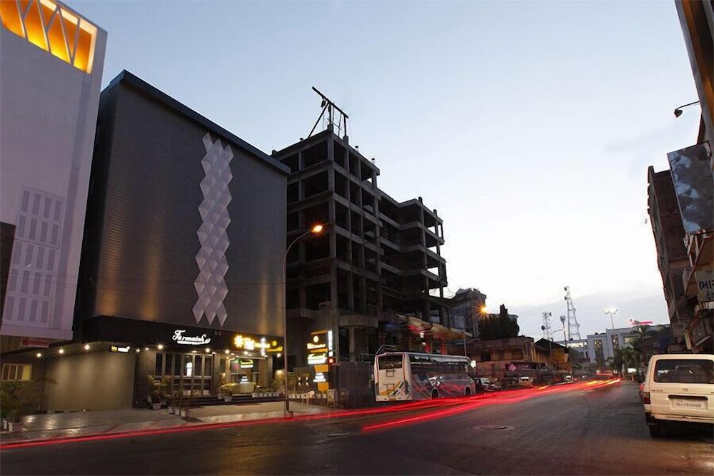 Hotel Sifat International Szúrat Kültér fotó