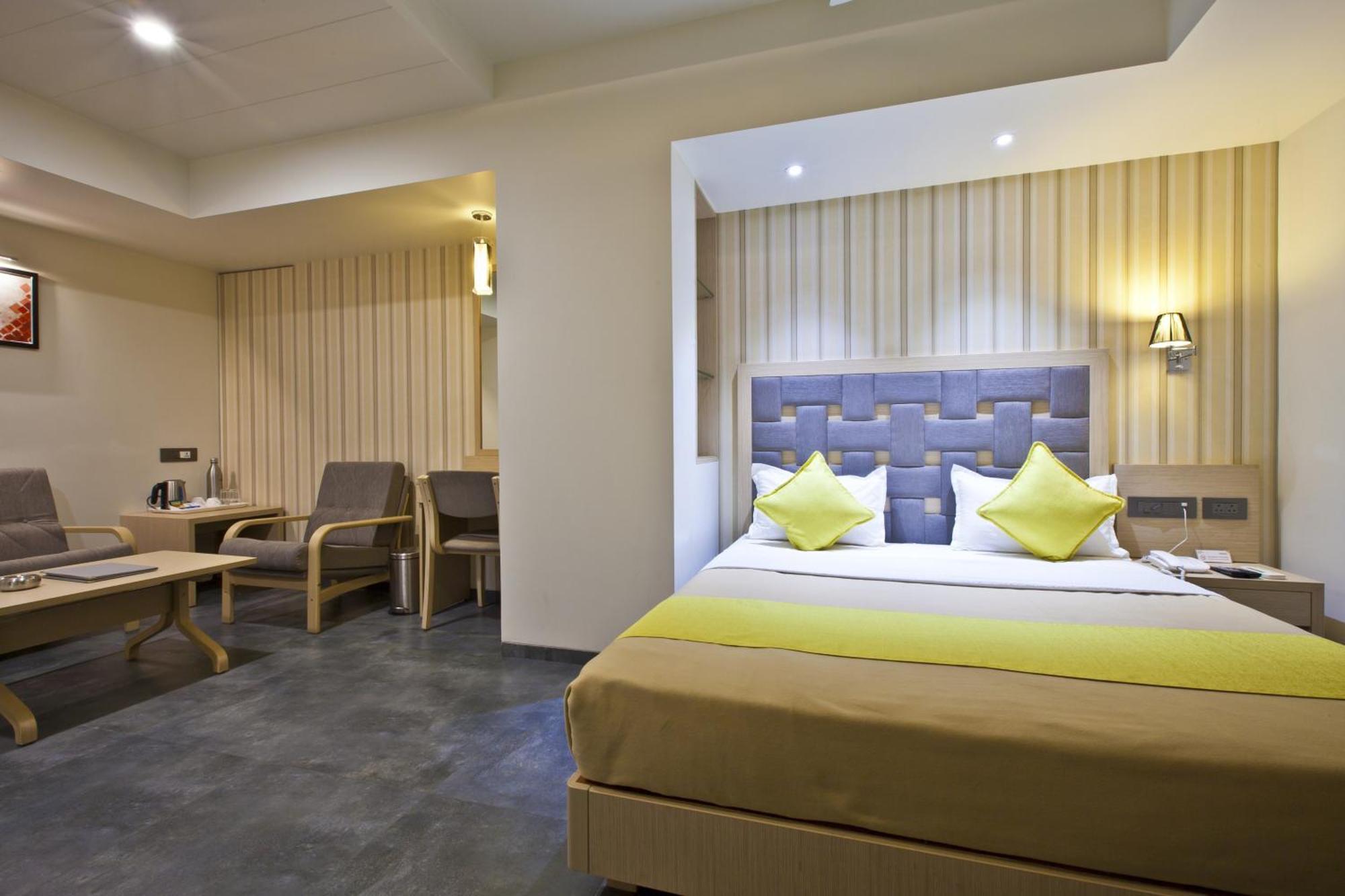 Hotel Sifat International Szúrat Kültér fotó