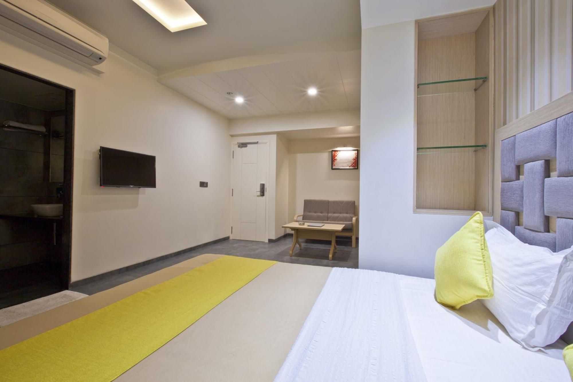 Hotel Sifat International Szúrat Kültér fotó