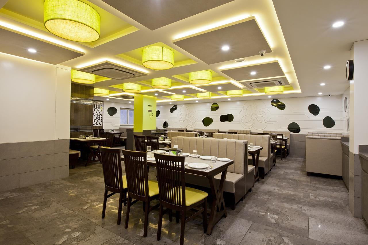 Hotel Sifat International Szúrat Kültér fotó